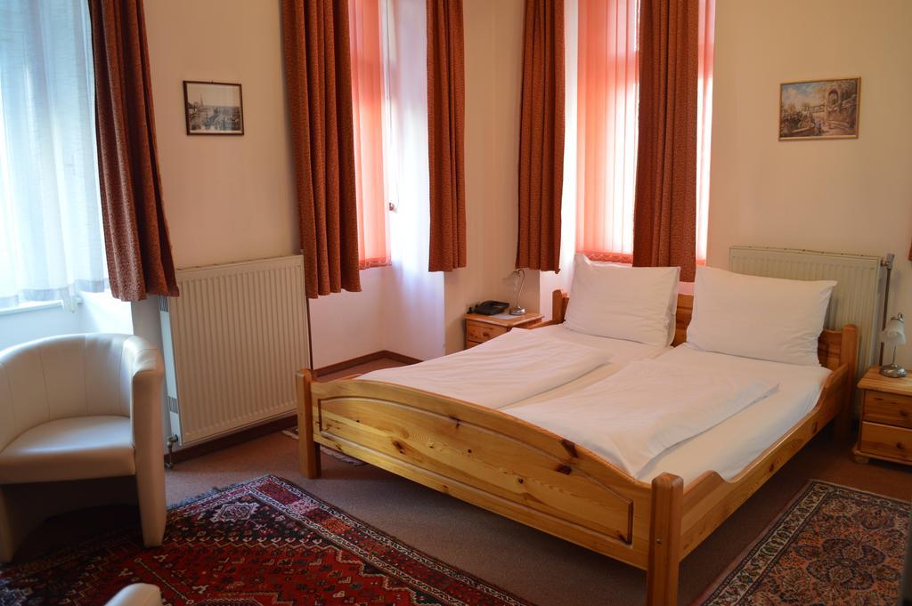 Hotel Pension Walzerstadt Vienna Room photo