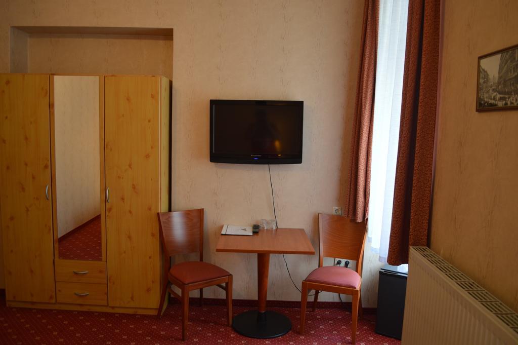 Hotel Pension Walzerstadt Vienna Exterior photo